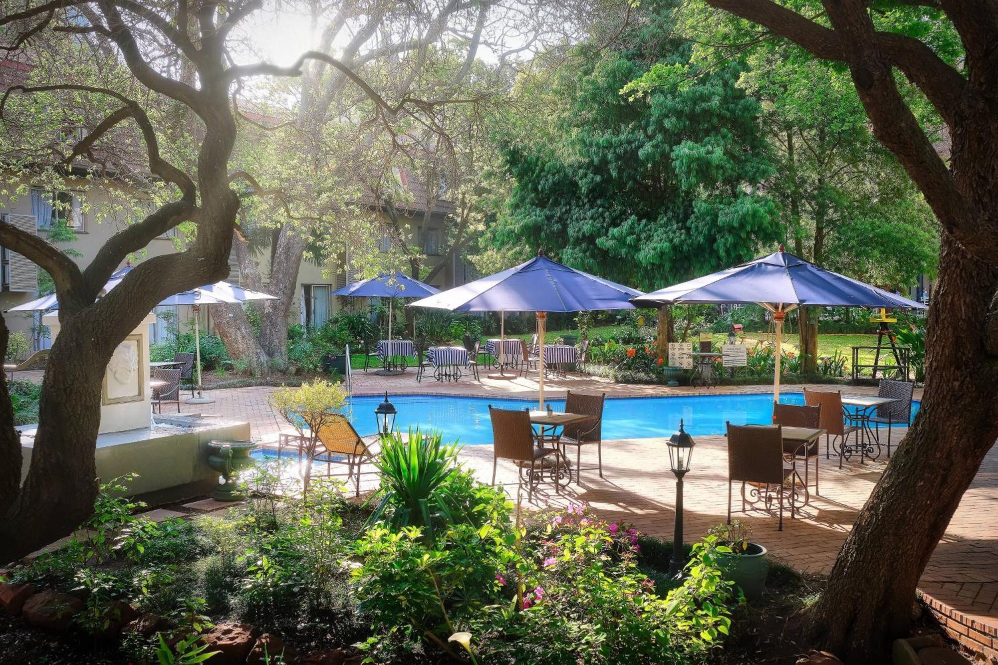 Protea Hotel By Marriott Johannesburg Balalaika Sandton Exterior foto